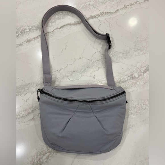 Athleta Stash Gray Belt Bag/Fanny Pack - Picture 3 of 10